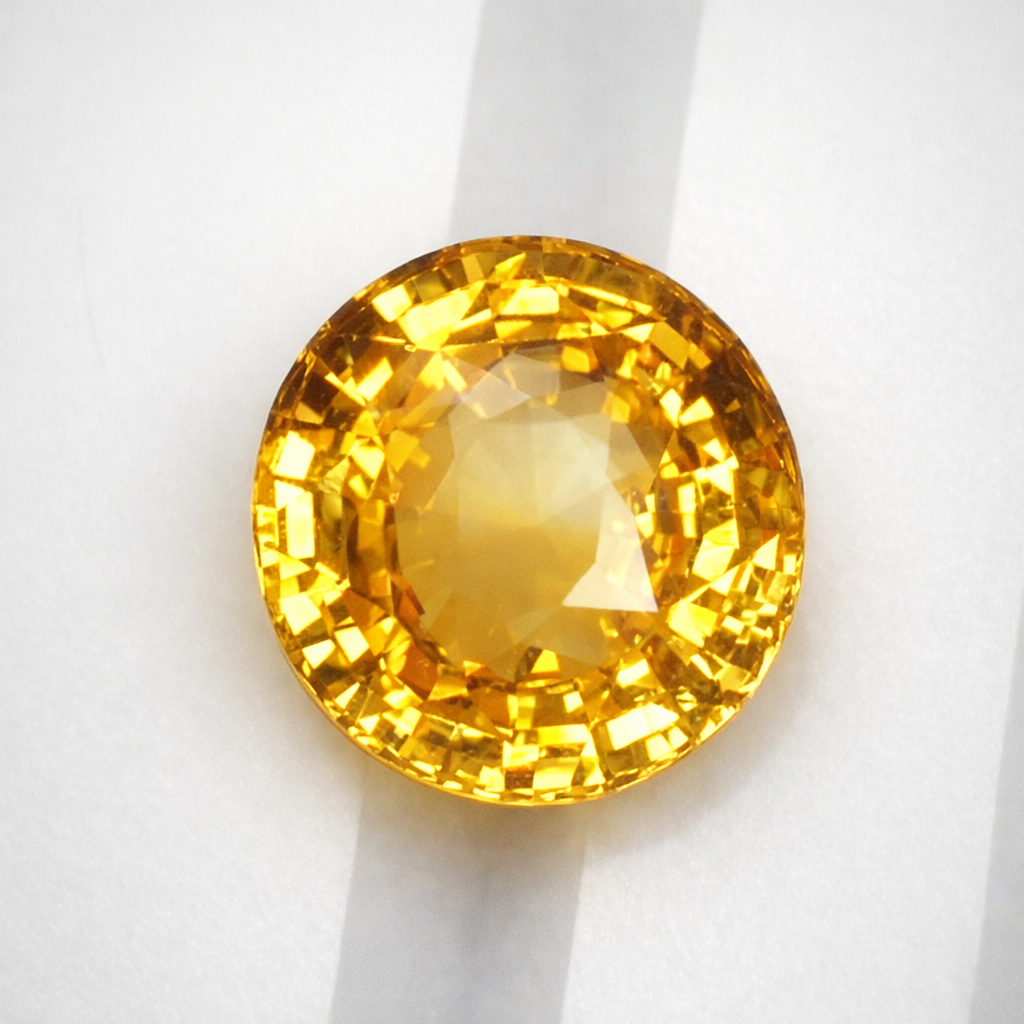 Yellow Sapphire (Pukhraj)- 8.77 Carats (Ceylon) - Image 2